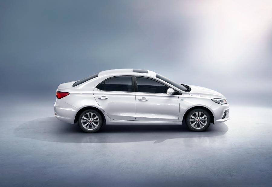  Roewe 360 (AP14) 2017 года  (фото 2 из 5)
